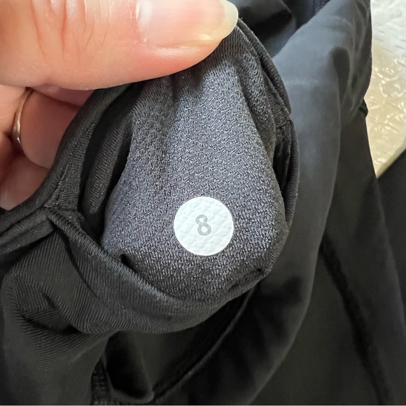 Lululemon women black workout capri pant black mesh side pull on zip pocket Sz 8 - Picture 12 of 15